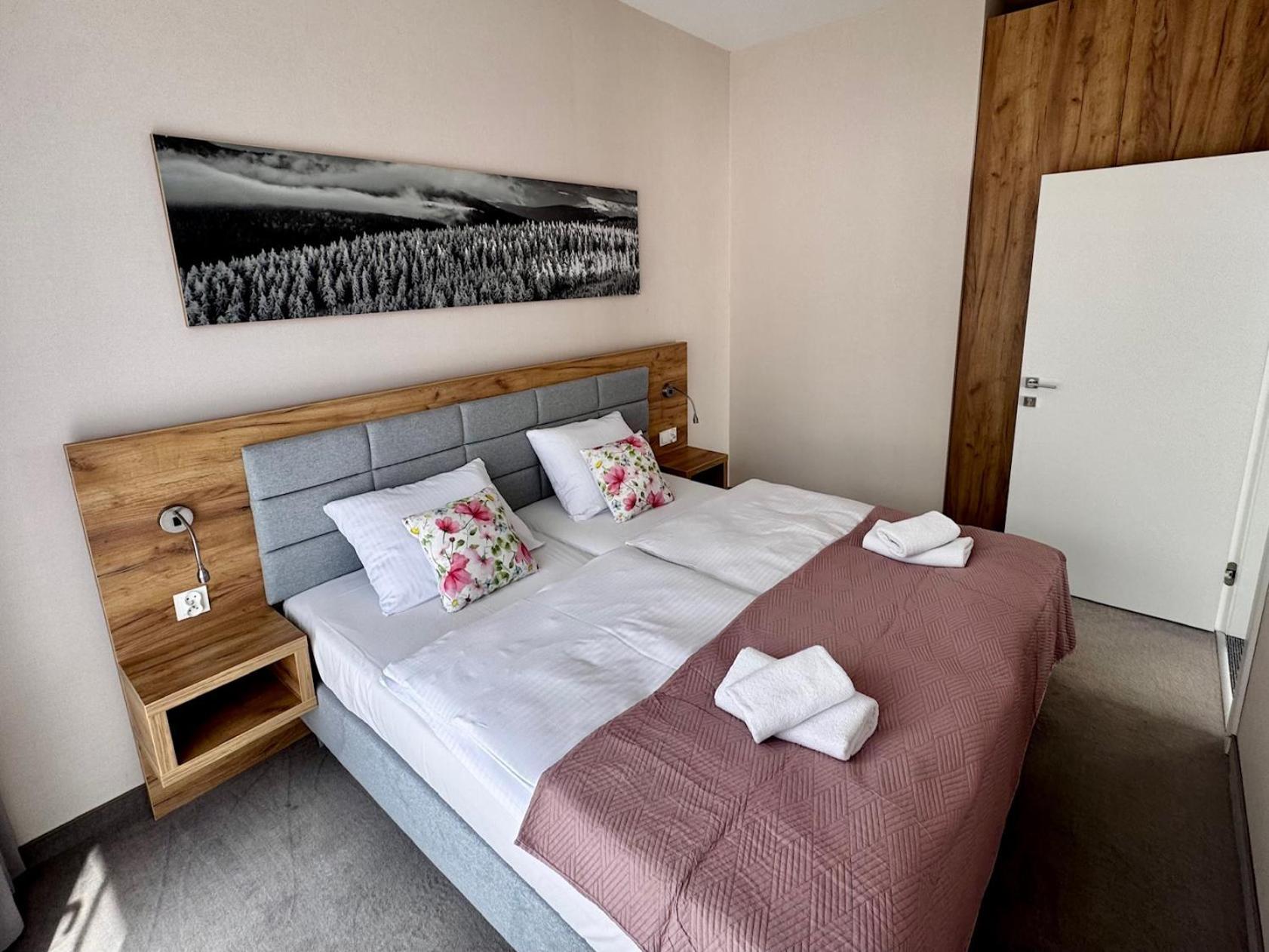 Sw Apartamenty Czarna Gora Сєнна Екстер'єр фото